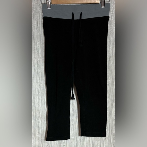 Victoria's Secret Black and Gray Capris - Picture 1 of 3
